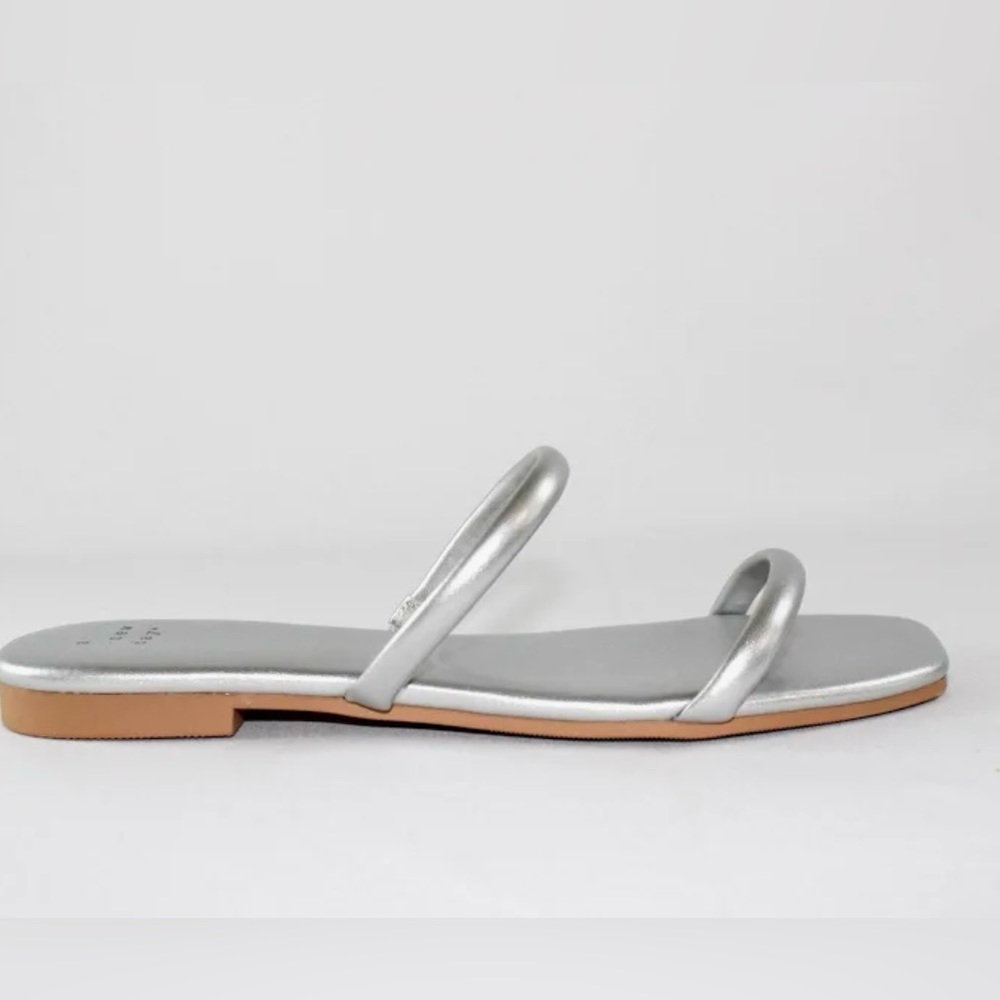 NWT - Winnie Skinny Strap Sandals - 8.5W (Wide Width). - Picture 4 of 12
